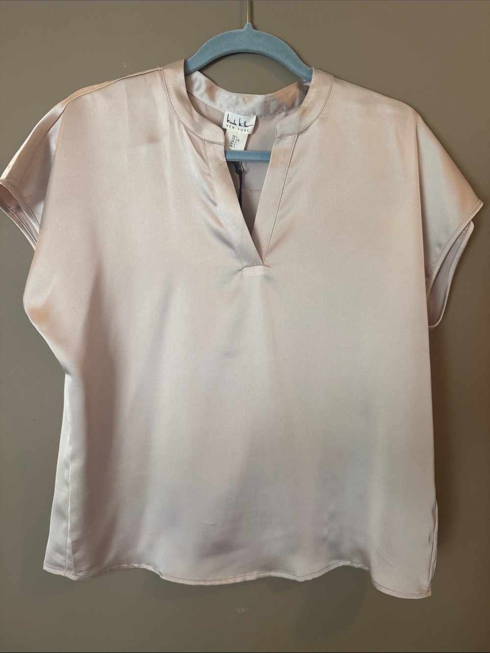Nicole Miller New York Beige Satin V-Notch Cap Sleeve Blouse